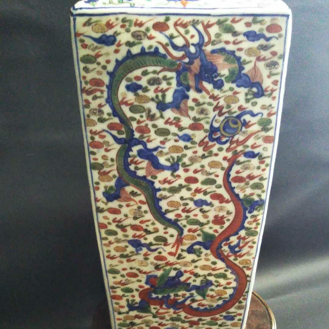 ※中国古美術/五彩纏枝賢人龍紋隻耳四方大瓶(款:大明万暦年製)