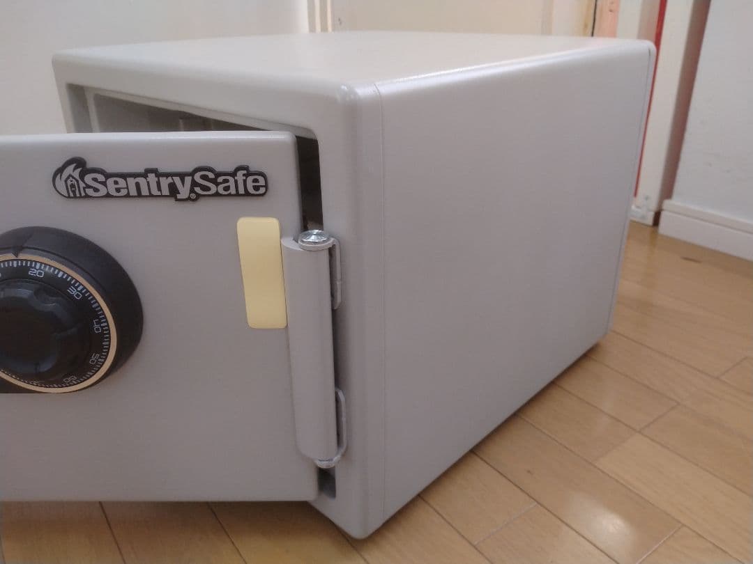 金庫　セントリーセーフ　ＪＦ０８２ＣＴSentry Safe　ダイヤル式　耐火