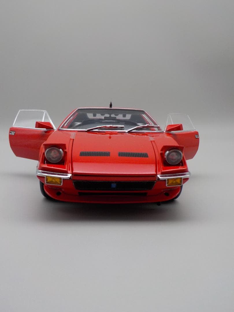 De Tomaso Pnantera L red 1/18 ミニカー
