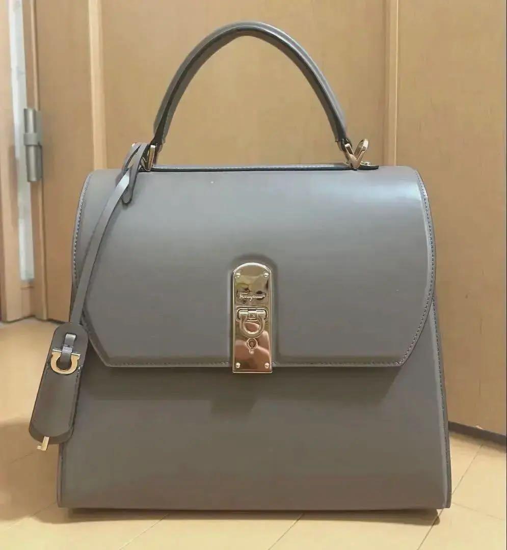 チャンミカ様【希少美品】Ferragamo Boxyz ラージ フェラガモ