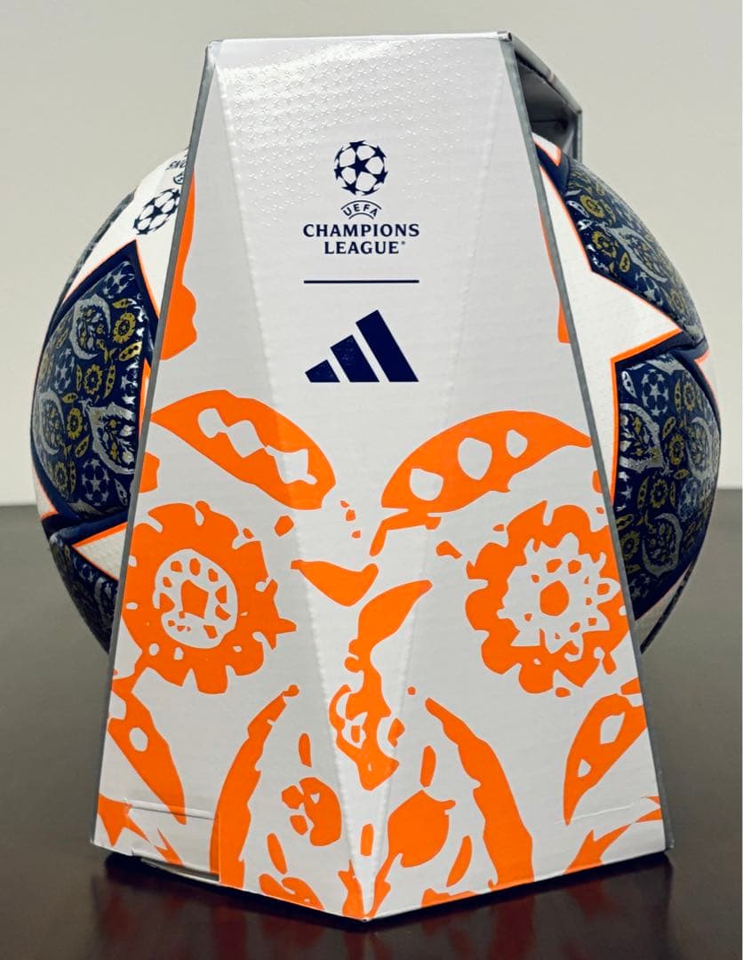 アディダス　サッカーボール　5号球　UEFA チャンピオンズリーグ 22-23