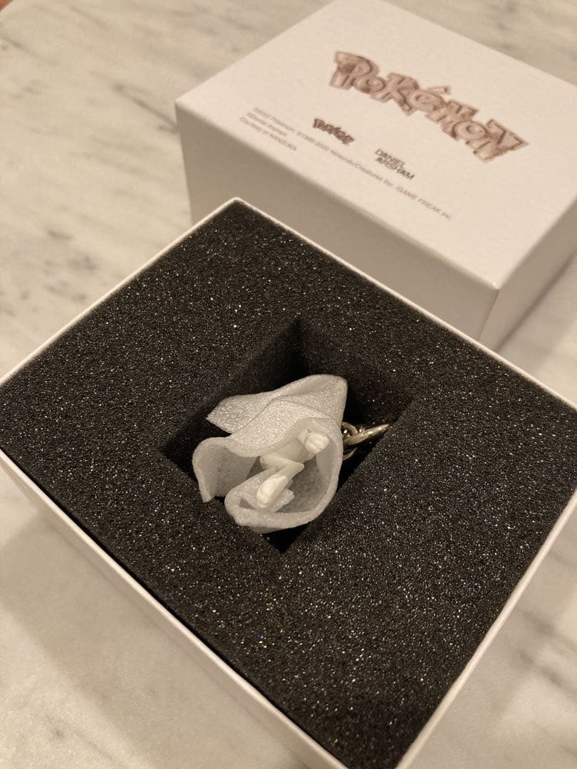 ポケモン　ダニエルアーシャム　2G Tokyo ミュウ　キーホルダー