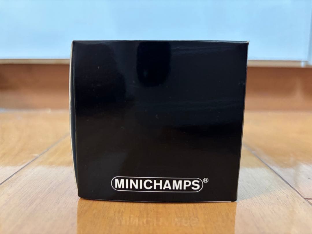 アウディRS Q3 スポーツバック グレー ミニチャンプス 1/18