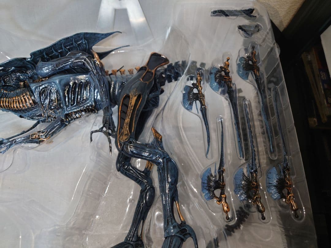 NECA エイリアン クイーン デラックスアクションフィギュア