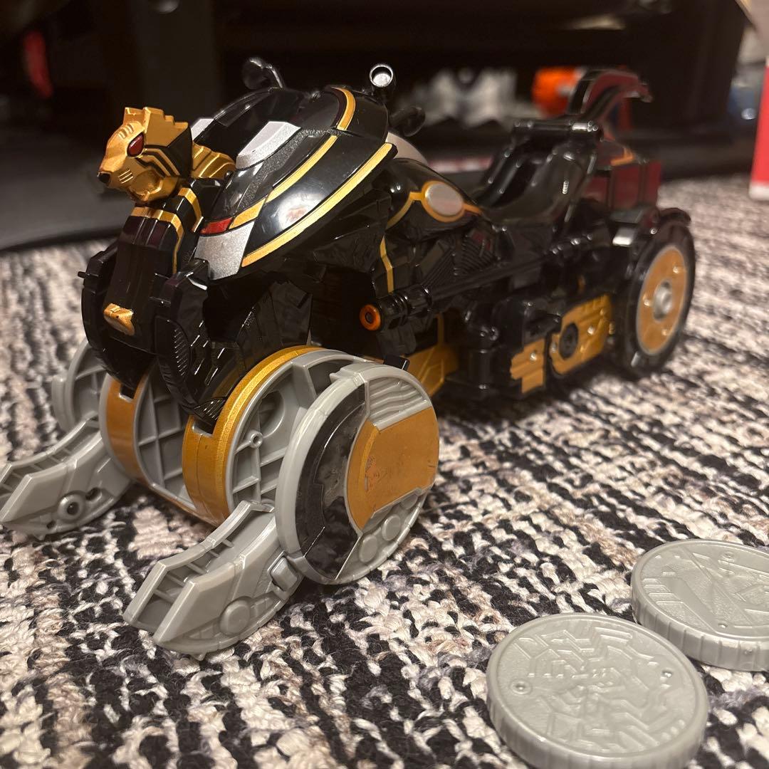 仮面ライダー オーズ　バイク　DXトライドペンダー　タコ、タカ、ウナギ、バッタ缶