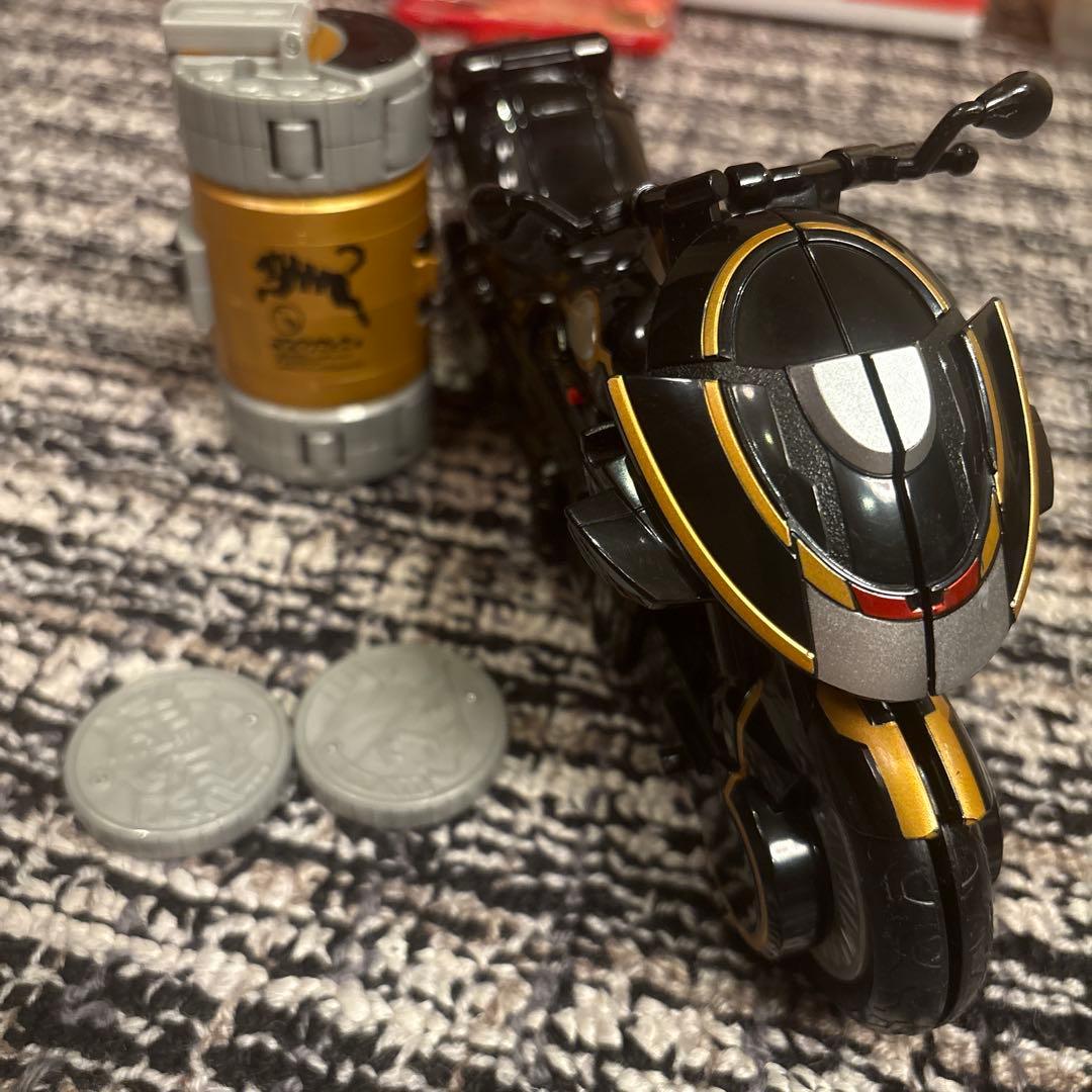仮面ライダー オーズ　バイク　DXトライドペンダー　タコ、タカ、ウナギ、バッタ缶