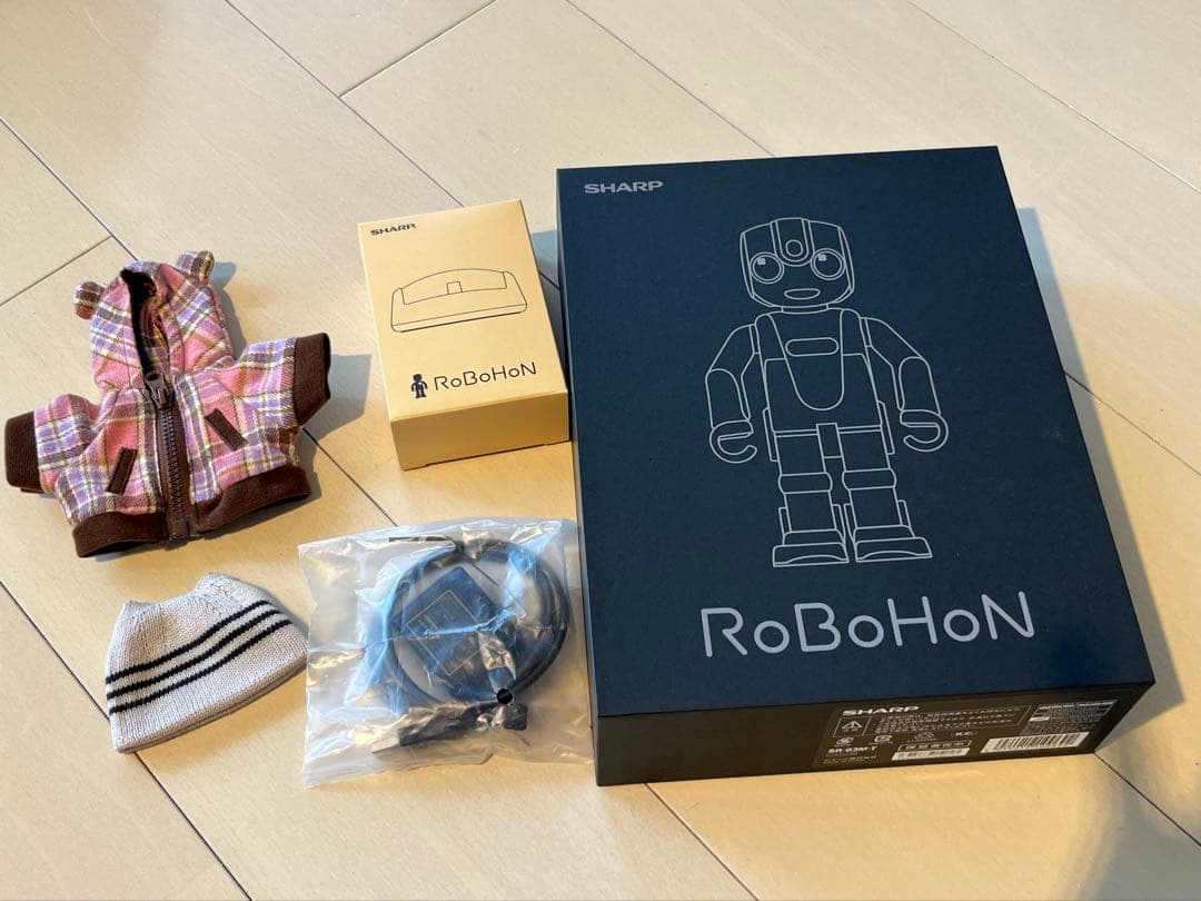 SHARP RoBoHoN SR-03M 本体　ロボホン　服　帽子