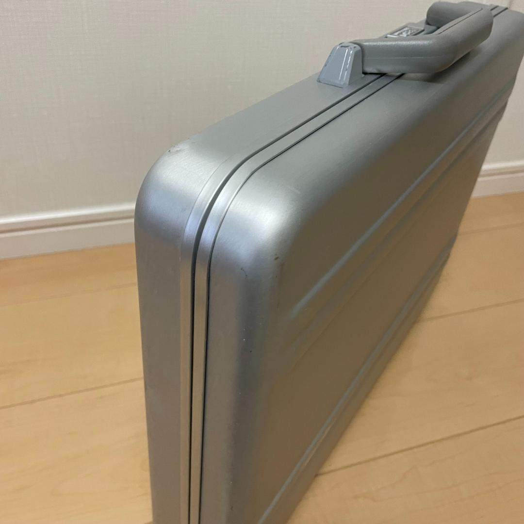 【良品】ZERO HALLIBURTON ゼロハリバートン アタッシュケース