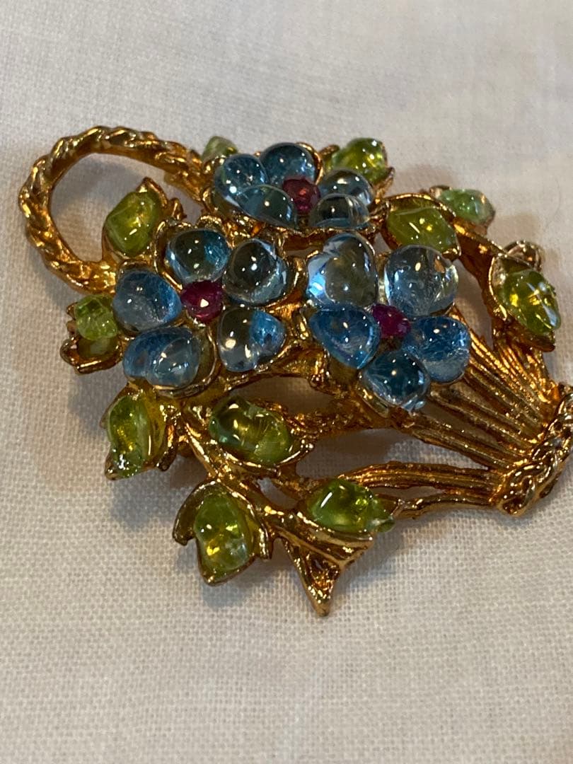 スワボダ　フラワーバスケット　ブローチ 天然石