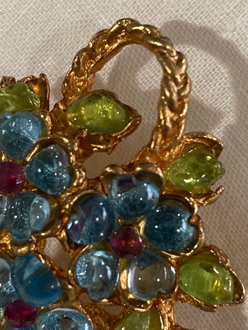 スワボダ　フラワーバスケット　ブローチ 天然石
