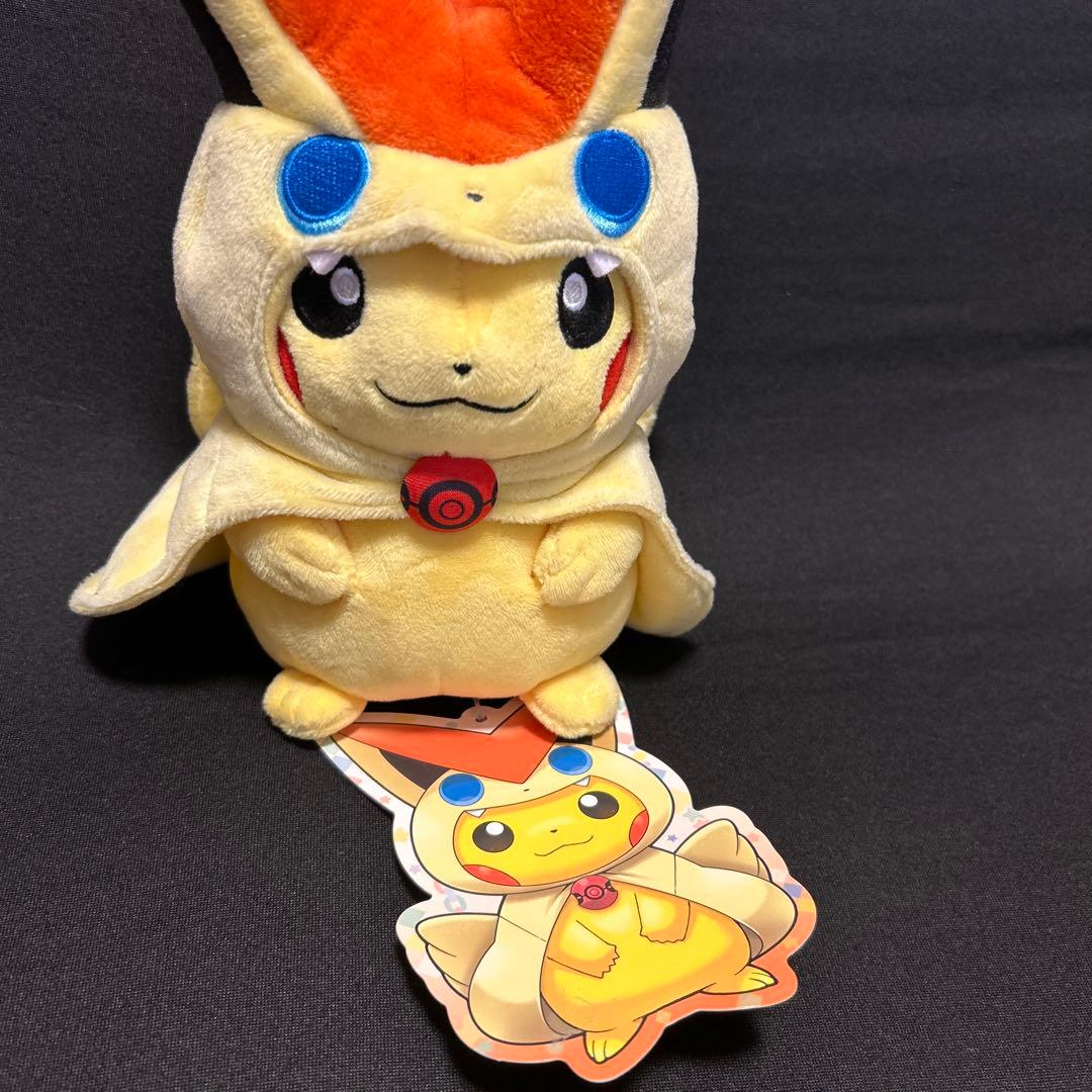 【新品タグ付き】ポケモン ビクティニのポンチョを着たピカチュウ ぬいぐるみ