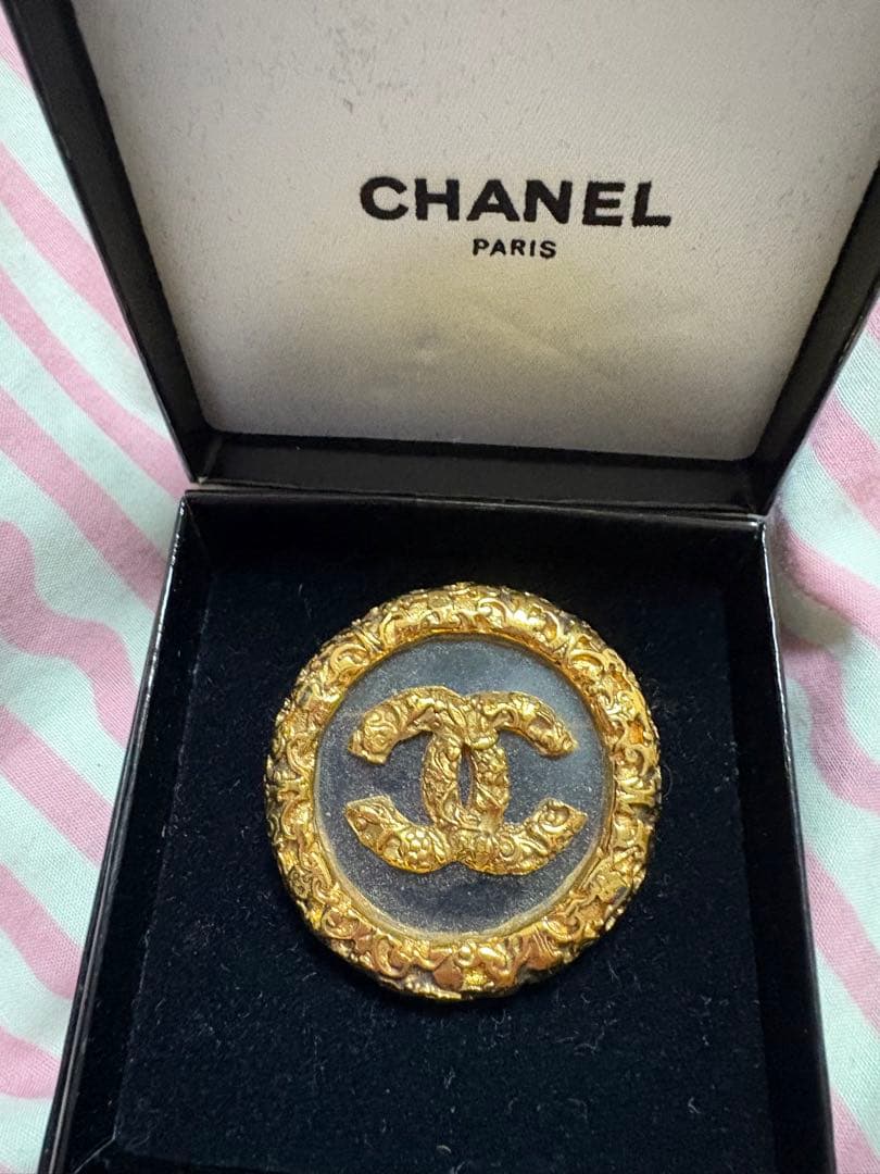 シャネルブローチです。