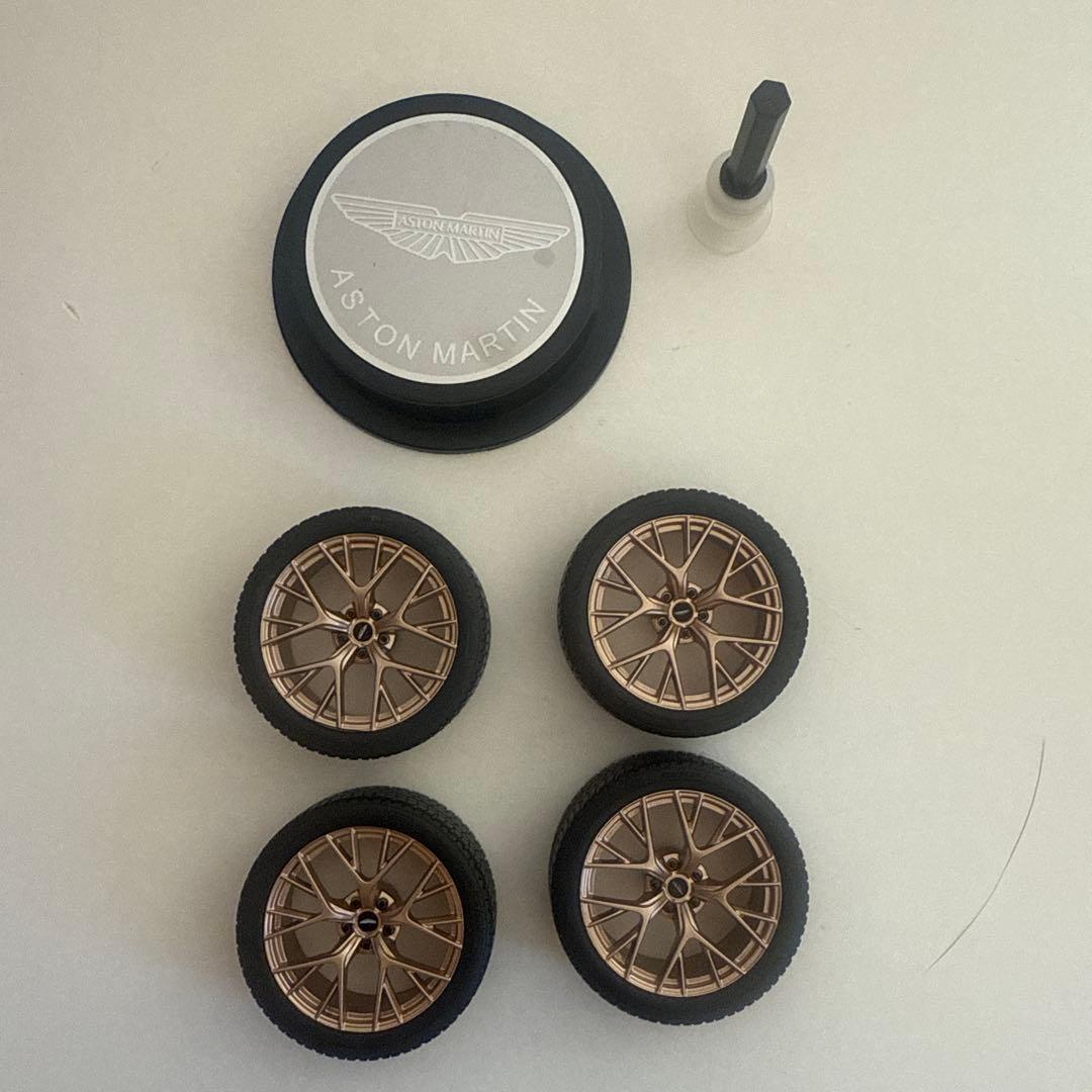 Xiaoguang Model 1/18 アストンマーティン db12