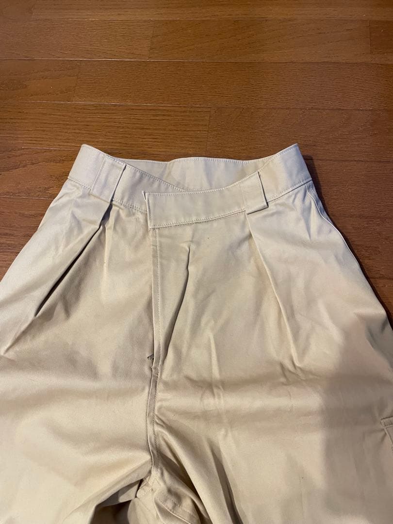 スナイデル　カーキパンツ　春夏秋冬