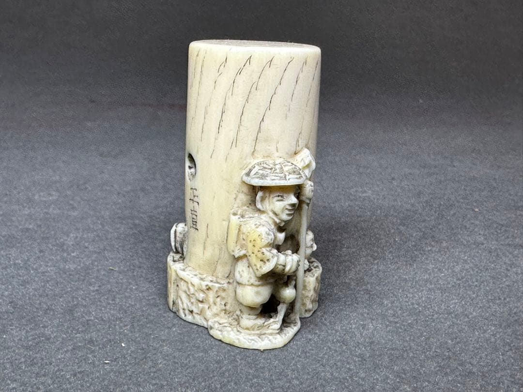 極上　根付　奈良 大仏柱 煙草 大彫刻 置物　細密細工　骨董　アンティーク在銘