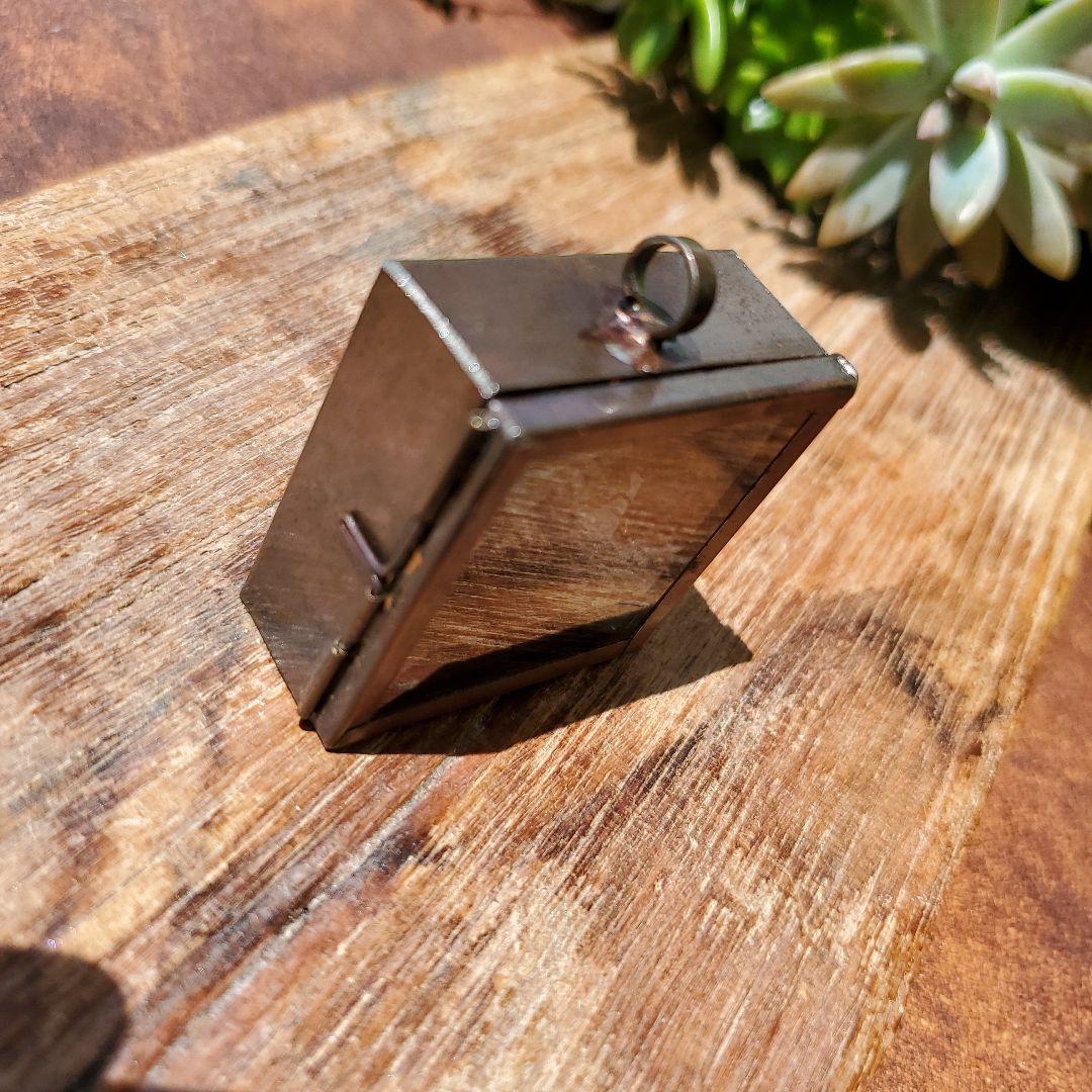 パイライト標本箱ペンダント　ペルー産　鉱物標本ペンダント