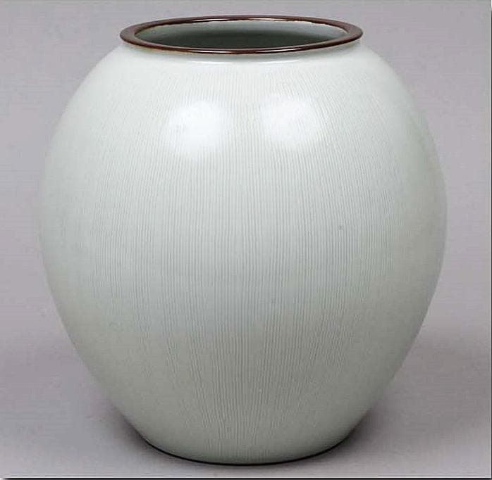 芸術院会員　河合誓徳　線状紋釉裏紅蘭花壷　M124