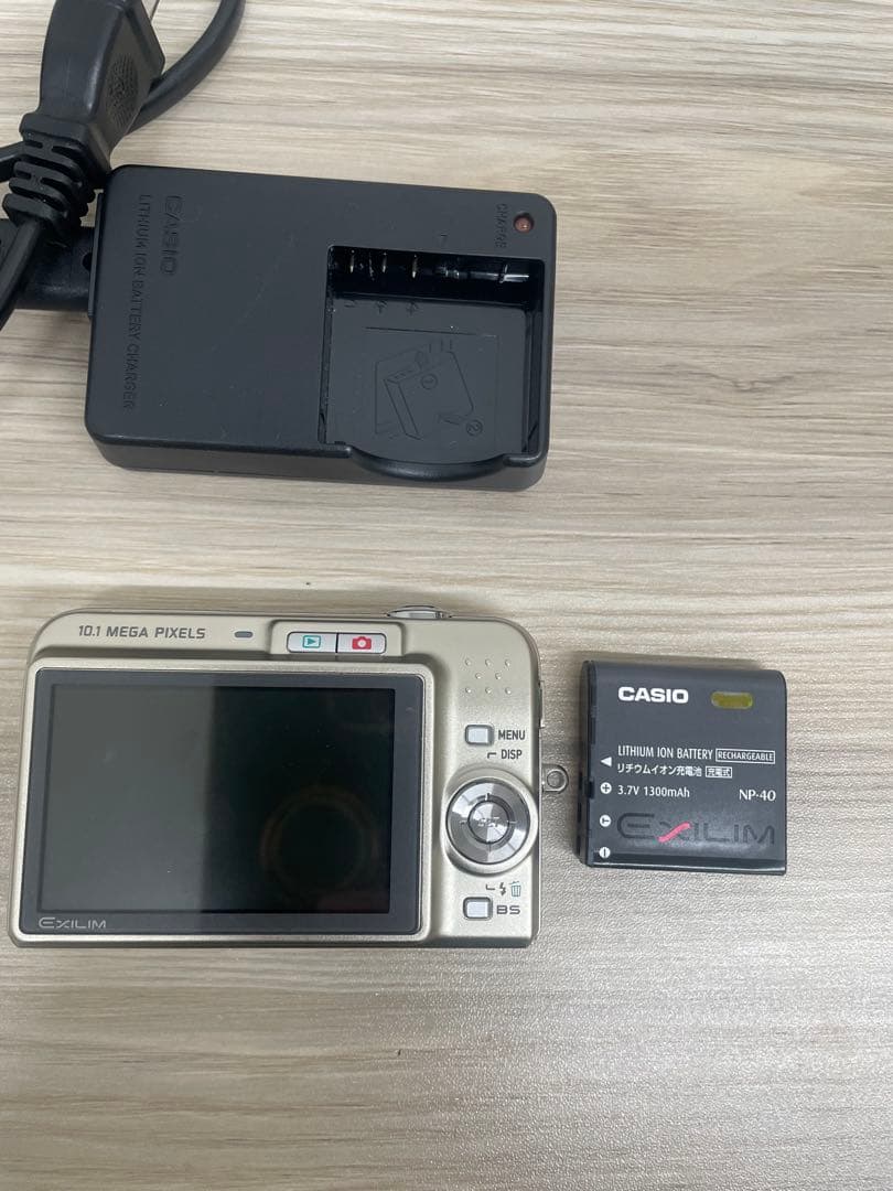 CASIO EXILIM 10.1メガピクセル デジタルカメラ EX-Z1050