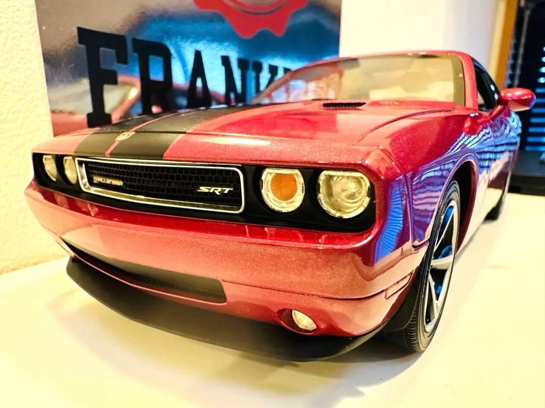 1/18 2010 ダッジチャレンジャーSRT8 ミニカー