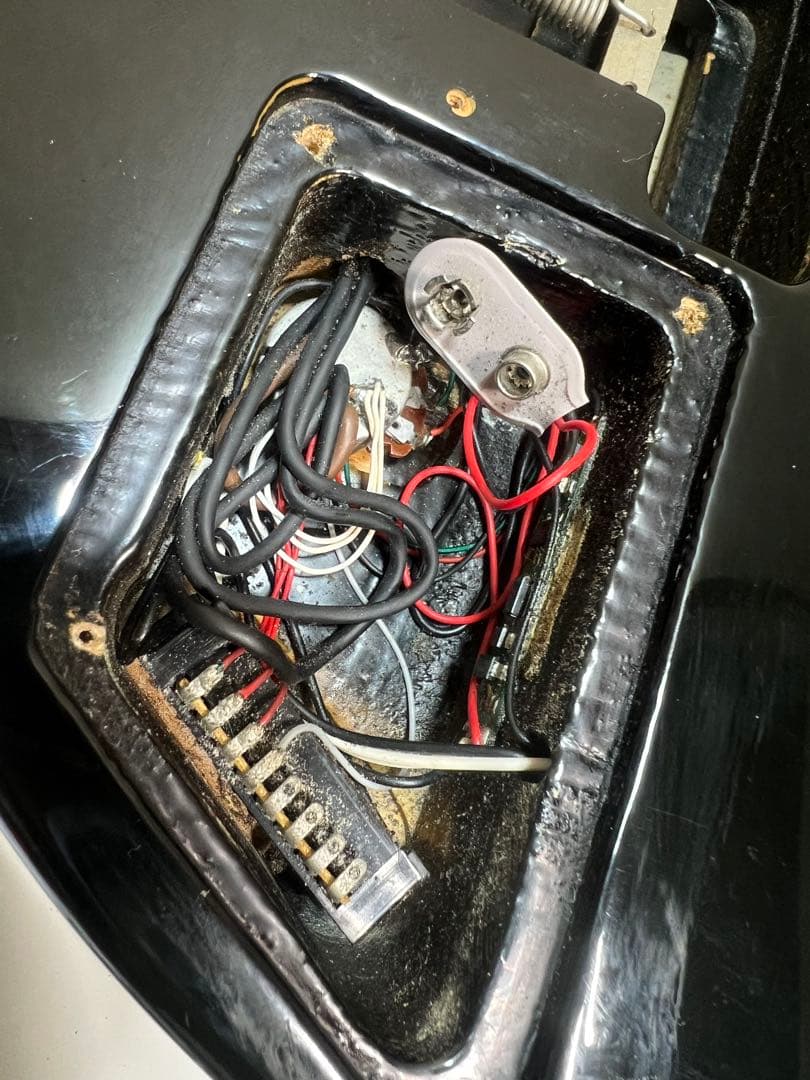 EDWARDSエドワーズプロフェッショナルギターとベース