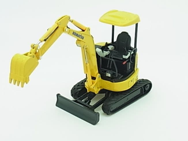 コマツ 建機 PC 30MR-5 1/32 ミニカー プラモデル 株主優待