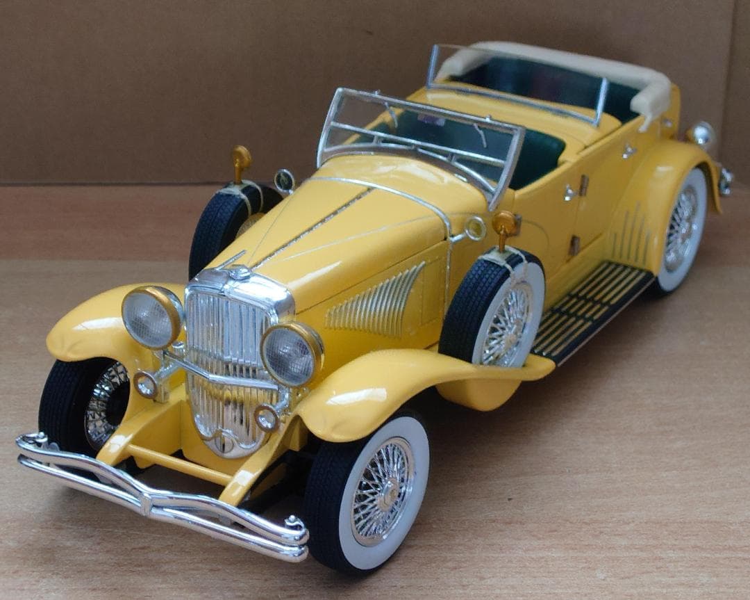 1/18 デューセンバーグ2 イエロー ディカプリオ仕様 ダイキャスト製ミニカー