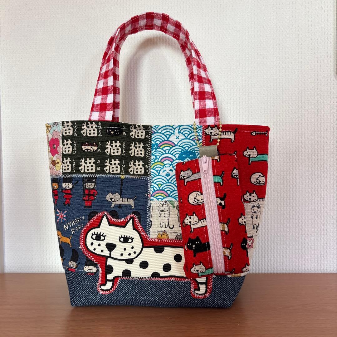 感謝価格　SALE 猫柄　巾着袋　人気　小物入れ　おやつ入れ　ハンドメイド