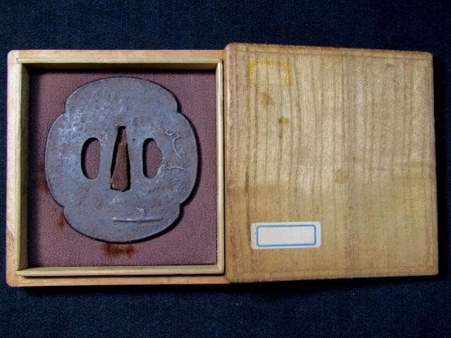 03★武具　刀装具　刀　脇差　鉄鍔　木瓜型　釣り人笠金象嵌　箱付★