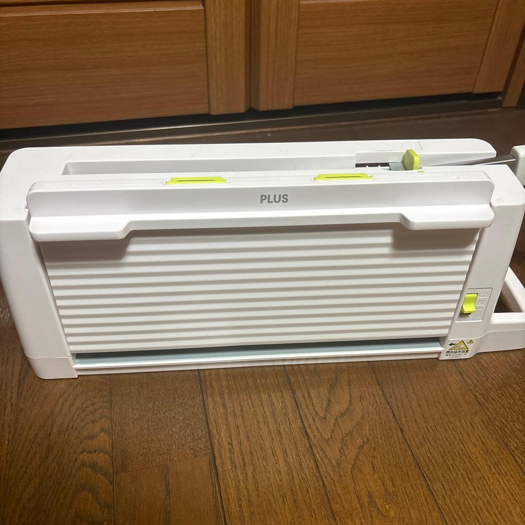 ほぼ新品 プラス PLUS PK-213 コンパクト裁断機