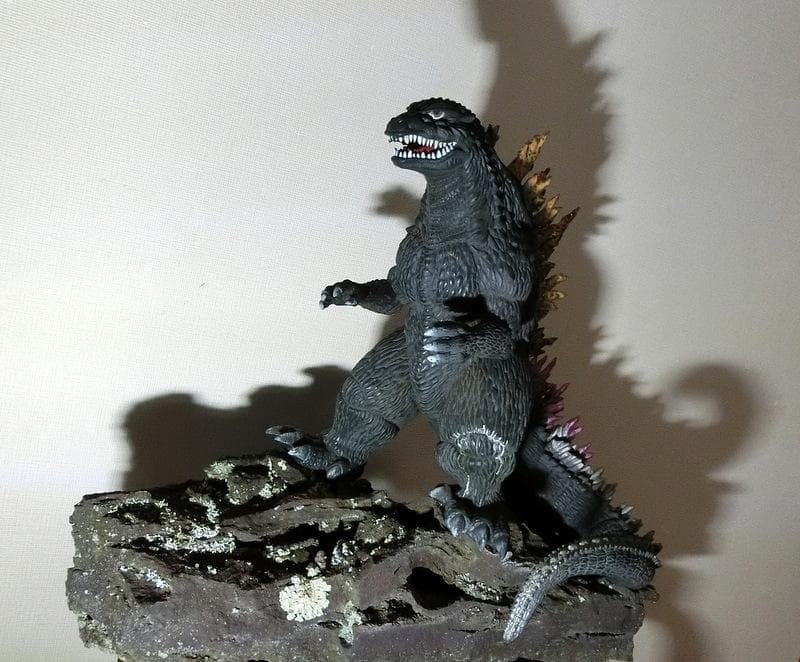 ゴジラ フィギュア 苔 溶岩プレート 台座 横49×高さ39cm 制作品