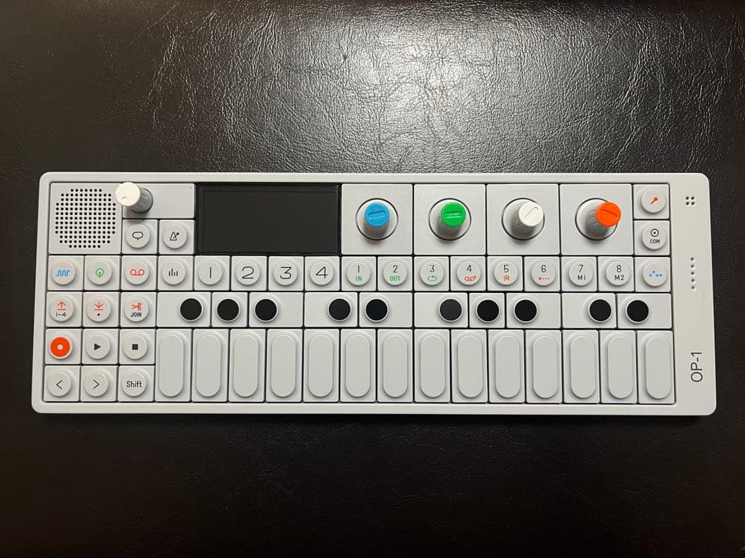 鍵盤楽器 Teenage Engineering OP-1