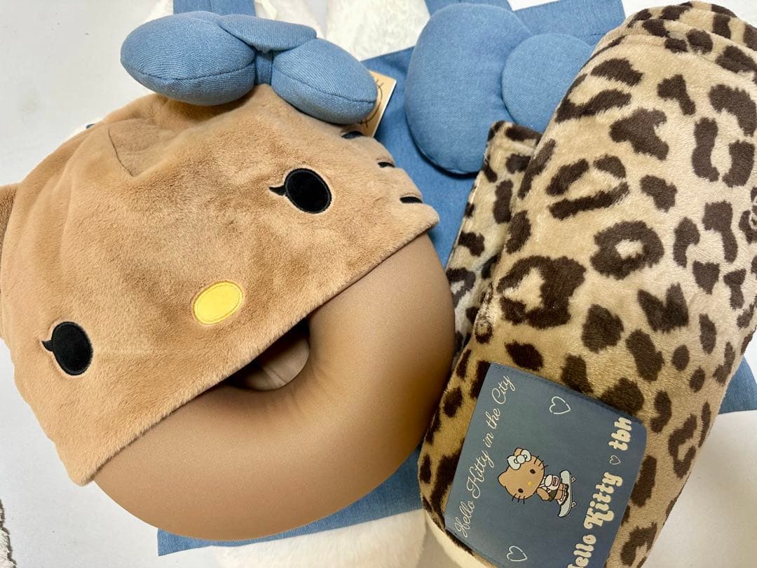 【海外限定】Hello Kitty x TBH トラベルブランケット等3点セット