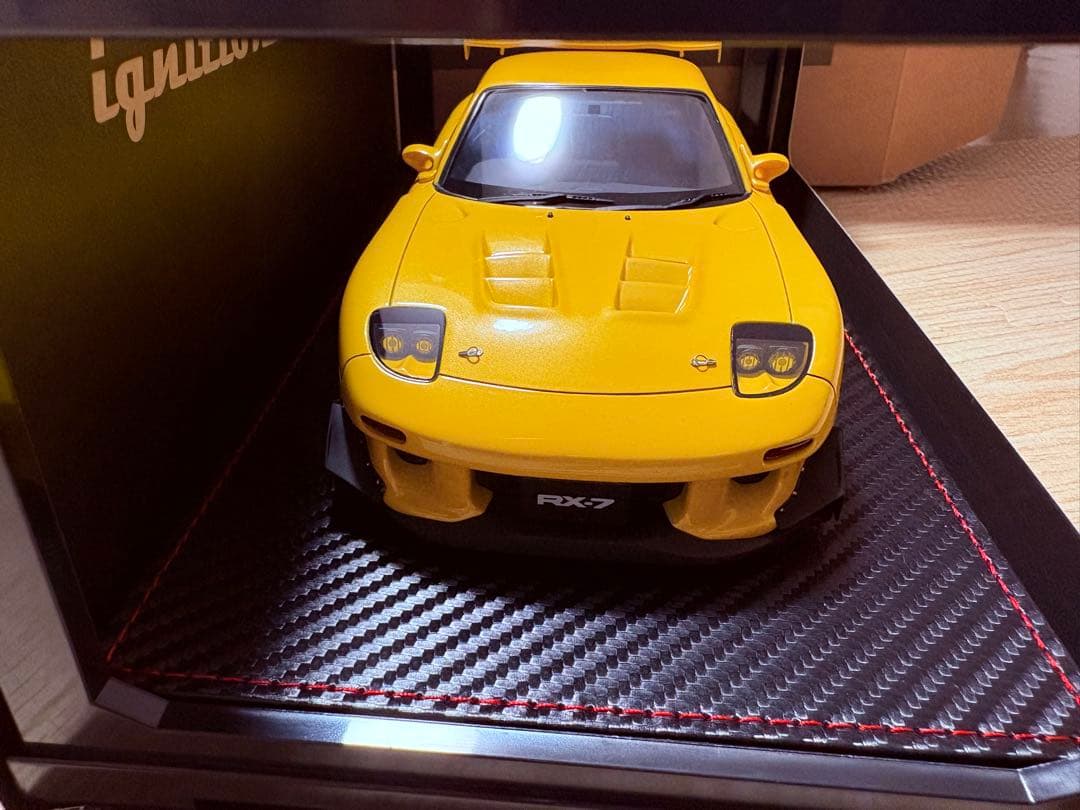 Mazda RX-7 イエロー 1/18 スケール　ignition model