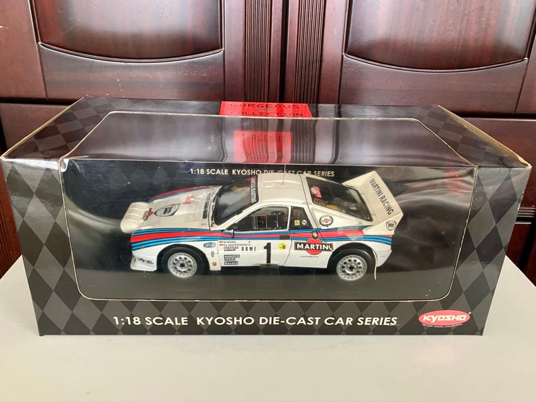 ミニカー 1/18 KYOSHO LANCIA Rally 037 MARTINI