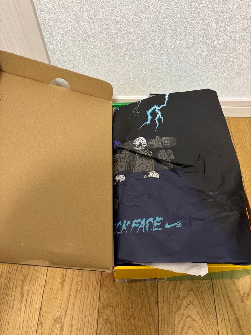 Nike SB Dunk Low ネックフェイス