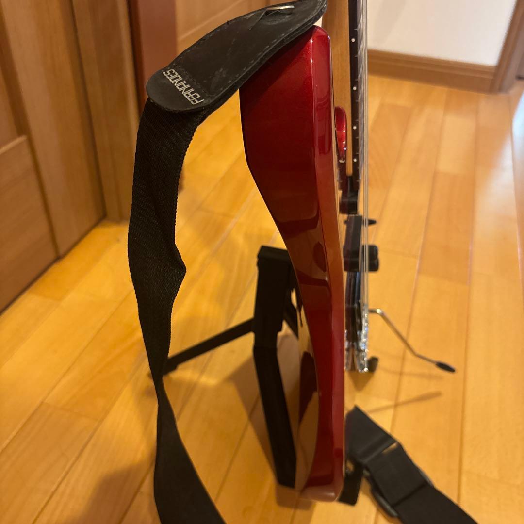 FERNANDES ストラトタイプ（SSH） アーム・ストラップ付、新品弦張替済