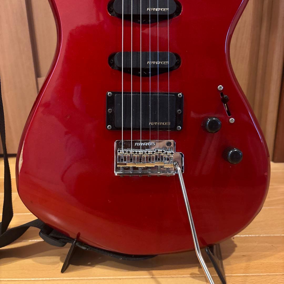 FERNANDES ストラトタイプ（SSH） アーム・ストラップ付、新品弦張替済