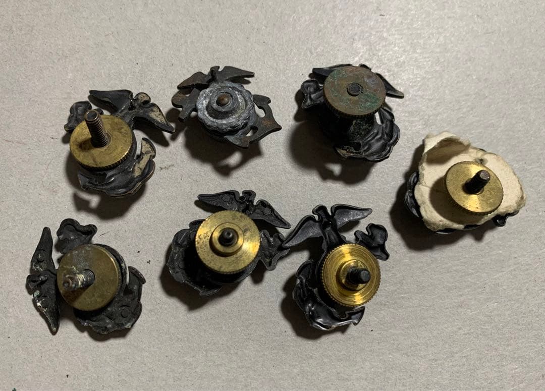 アンティークUSMCビンテージアメリカ海兵隊NAVY 帽章襟章バッチ帽章34個