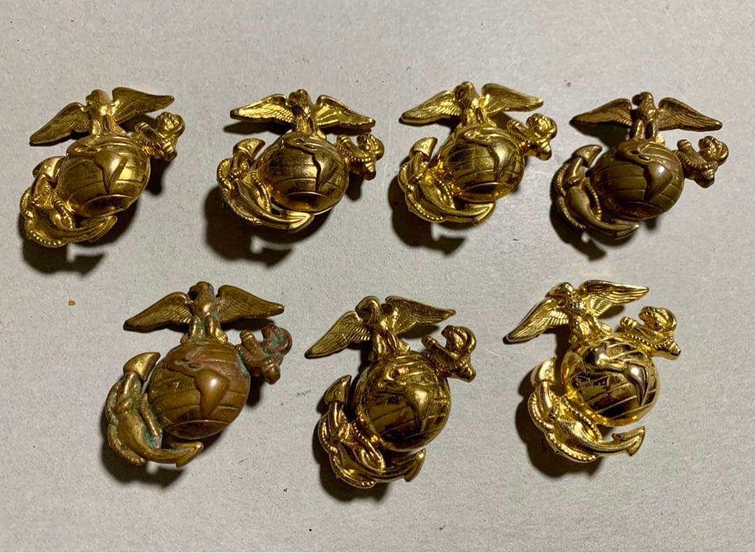 アンティークUSMCビンテージアメリカ海兵隊NAVY 帽章襟章バッチ帽章34個