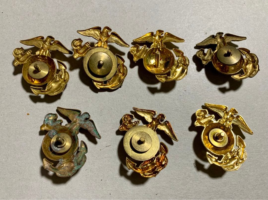 アンティークUSMCビンテージアメリカ海兵隊NAVY 帽章襟章バッチ帽章34個