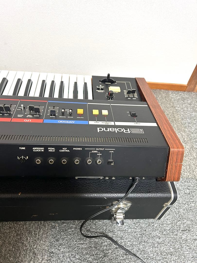 希少 roland juno-6 シンセサイザー ハードケース付き 動作確認済み