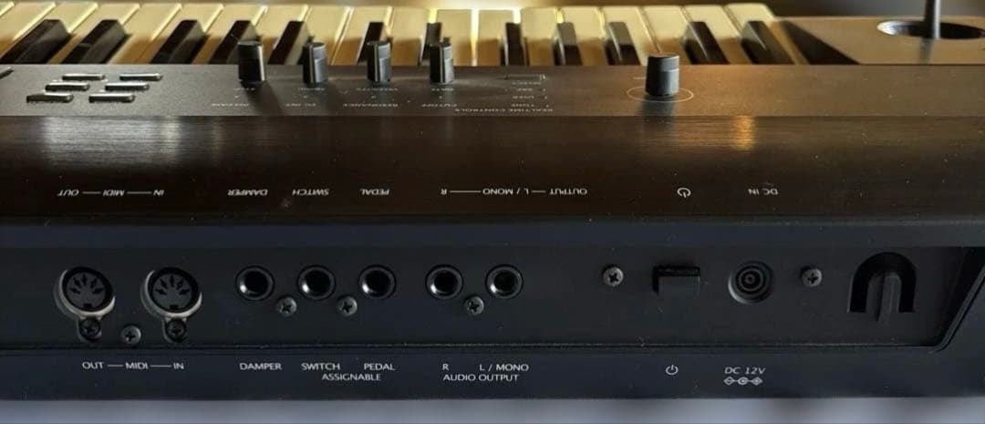 KORG KROME-73 ペダル・ケース付 動作良好