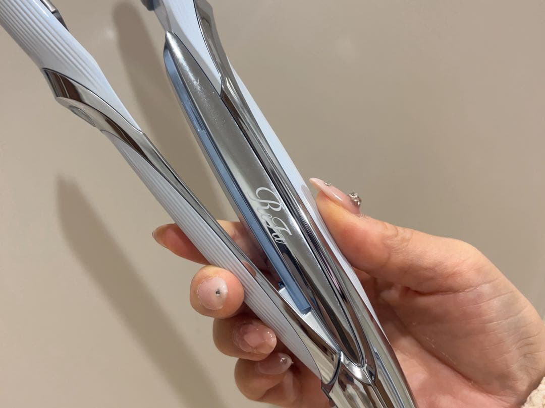 リファストレートアイロン プロ ホワイト