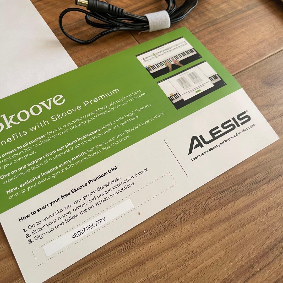 【ほぼ新品】Alesis Recital 88鍵盤　電子ピアノ【ホワイト】