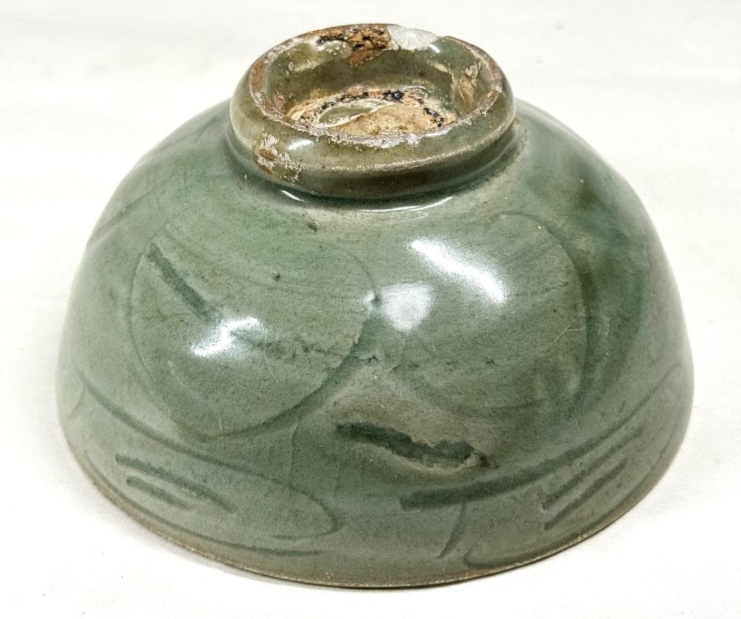 宋時代 龍泉窯青磁刻花茶碗 箱付 時代品 伝世品焼物 歴史唐物 WWTT185