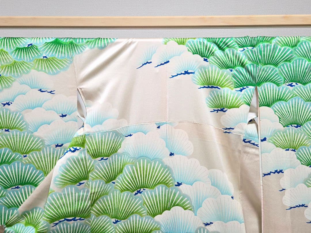 A5◆着物くつろぎ レトロ 豪華な松の木 銀彩 金駒刺繍 袷 正絹 振袖 着物