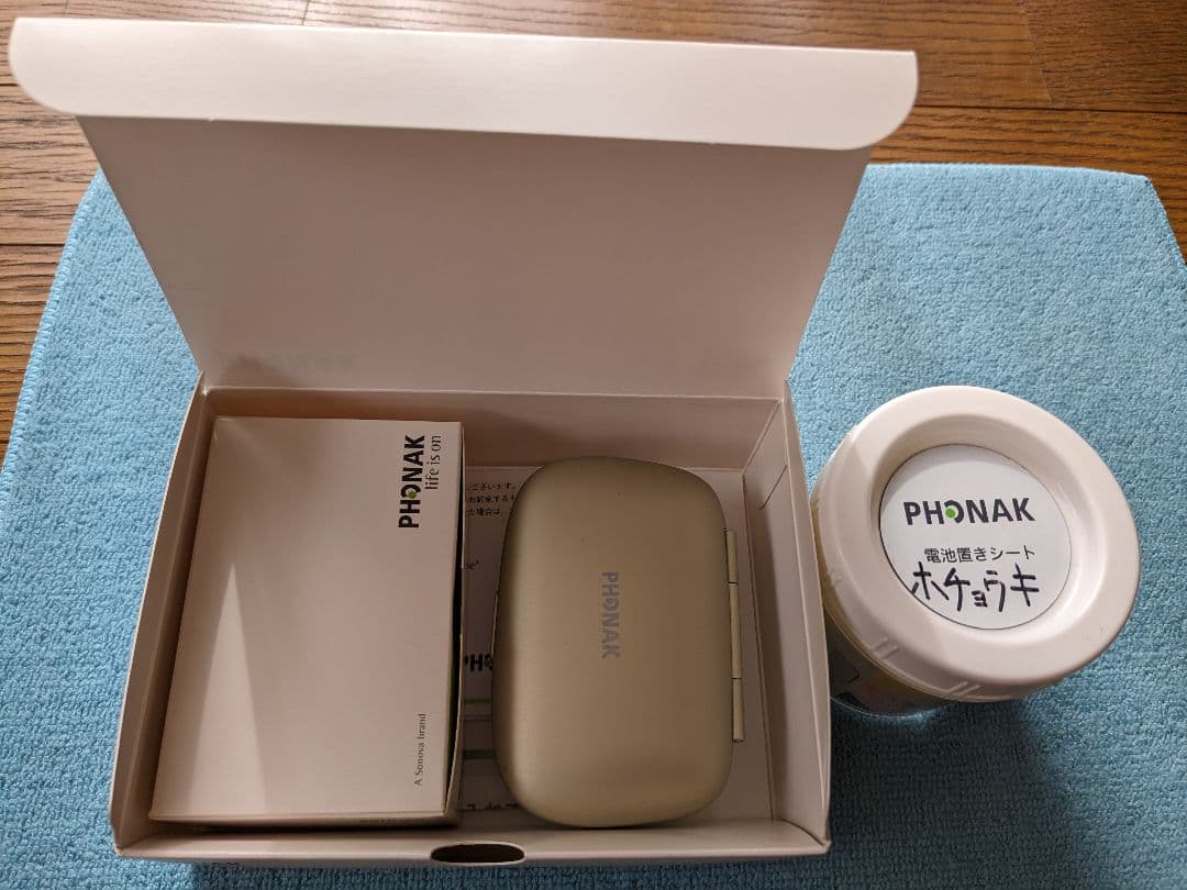 集音器　補聴器 耳掛け型 　ケース　イヤホン予備　電池付き