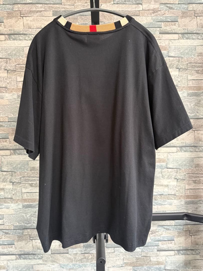 BURBERRY ブラック Tシャツ　2025