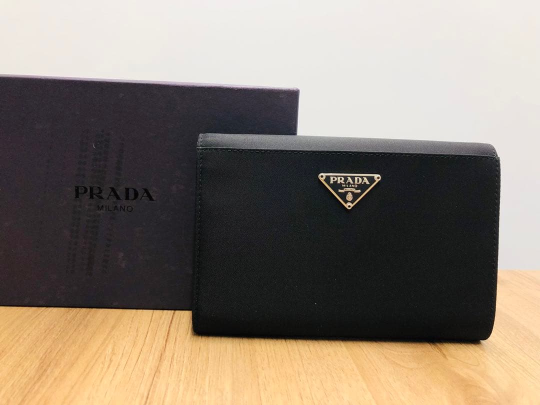 新品！ PRADA 3つ折り財布 ブラック