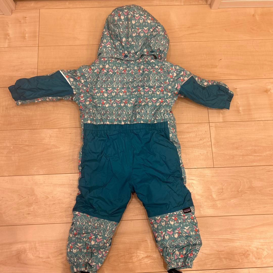 patagonia スキーウェア　フード付きスノースーツ 6-12M